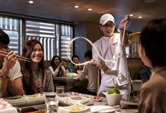 加入「海底撈」一起嗨之前，看看翻玩職涯的學長姐怎麼說！