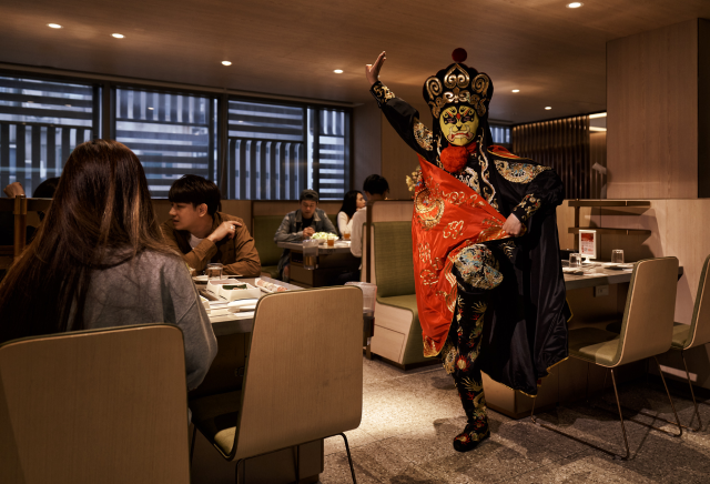 加入「海底撈」一起嗨之前，看看翻玩職涯的學長姐怎麼說！